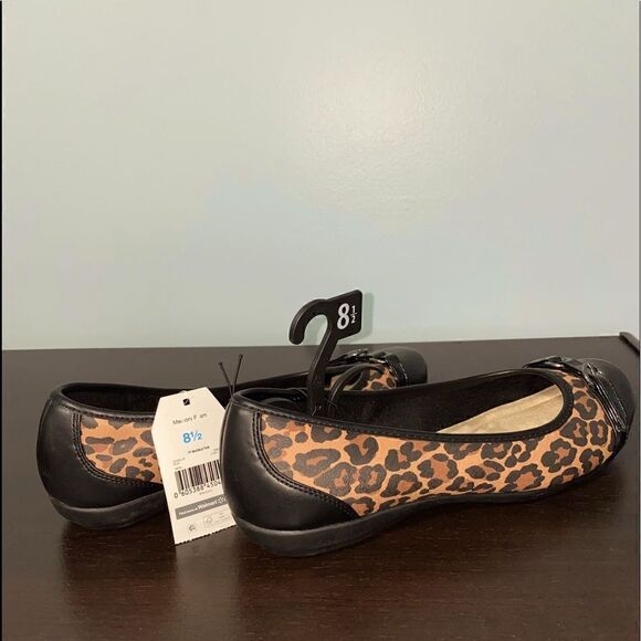 Memory Foam Buckle Toe Flats NWT - Picture 3 of 7